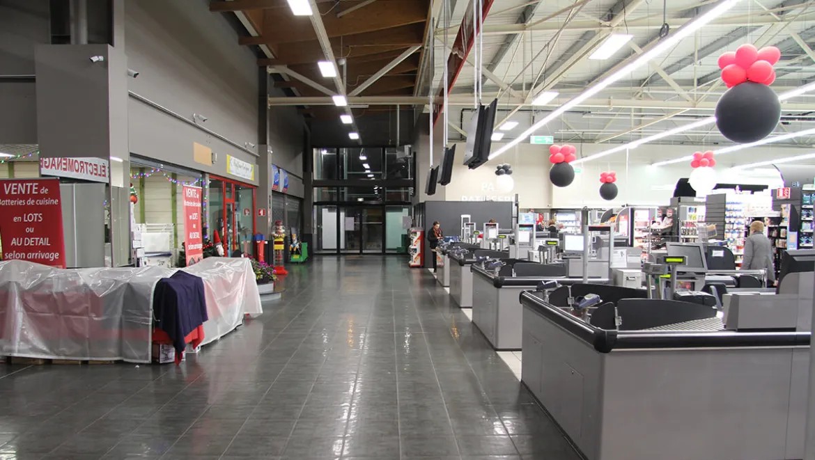 Entrepôt logistique avec éclairage LED